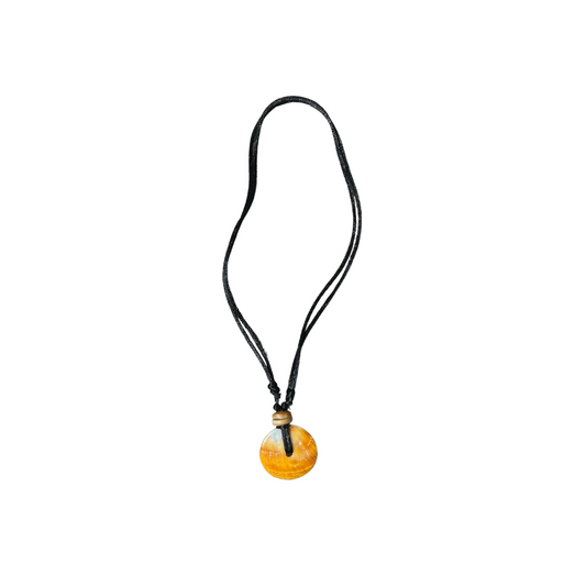 Banidosu Shells - Round Spondylus Pendant Necklace